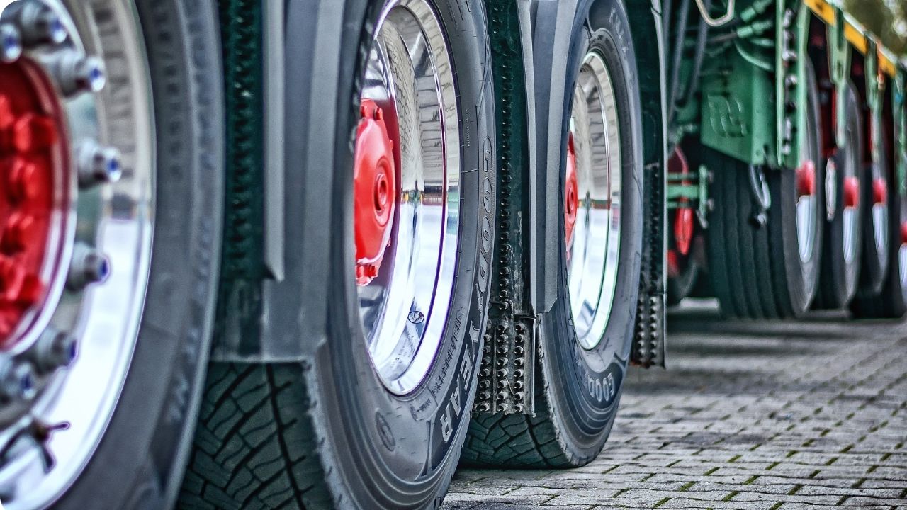 Camioneros de Antioquia están “varados” por bloqueos en carreteras de Santander
