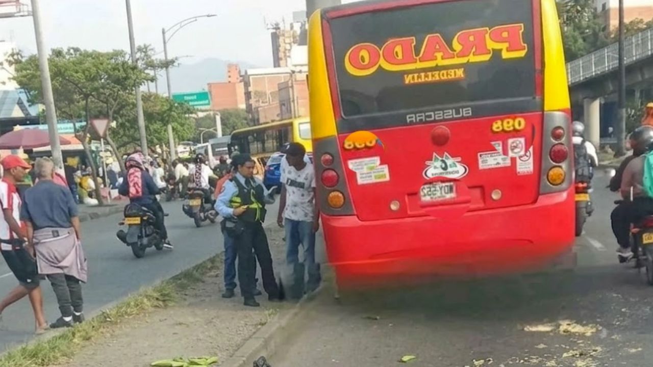 Investigan muerte de habitante de calle " se le habria tirado a un bus" en el centro de Medellín