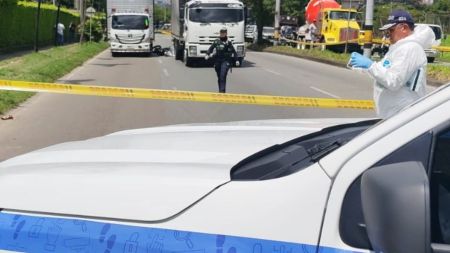 Taco monumental en la Autopista Sur en Medellín por un motociclista fallecido Taco monumental en la Autopista Sur en Medellín por un motociclista fallecido