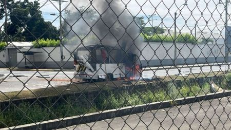 Microbus cargado con explosivos estalló frente al Batallón de Infantería No. 8. de Cali , hay personas heridas
