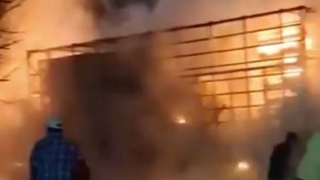 Disidencias incineran camión con animales vivos y bloquean vías rurales La violencia no da tregua en el sur del Valle del Cauca. En la tarde de este viernes, un nuevo atentado terrorista sacudió al municipio de Jamundí, cuando presuntos integrantes de las disidencias de las Farc interceptaron e incineraron un camión de carga en el sector de Río Claro