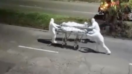 En un accidente de tránsito en el soterrado de “Los Puentes” en Medellín murieron dos personas