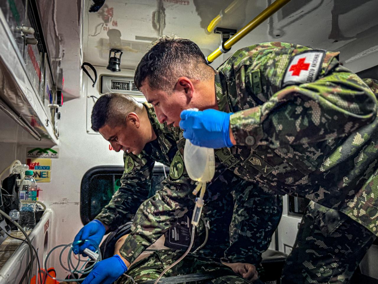 VIDEO: Así extrajeron a soldados que estaban heridos en Briceño 1 Soldados heridos