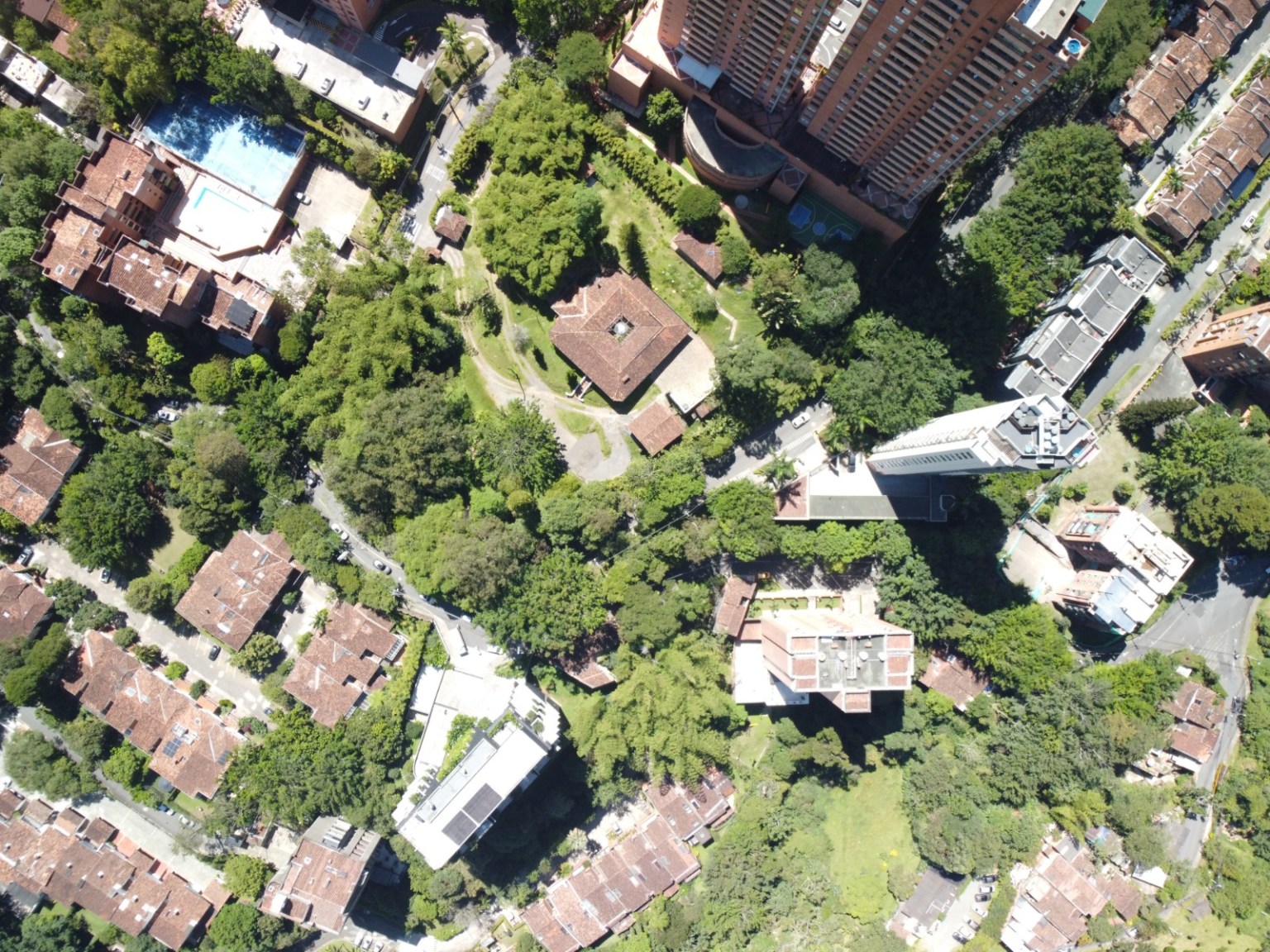 Inician obras del paso a desnivel en El Tesoro para mejorar la movilidad en Medellín WhatsApp Image 2026 04 09 at 7.01.04 AM