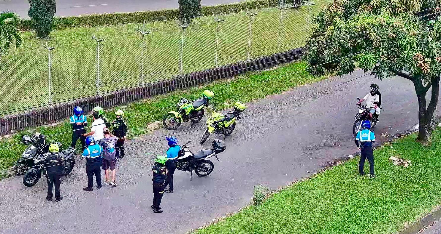 Operativo en Itagüí deja motos inmovilizadas, armas incautadas y una captura durante caravana fúnebre 1 WhatsApp Image 2026 04 14 at 3.58.46 PM 2