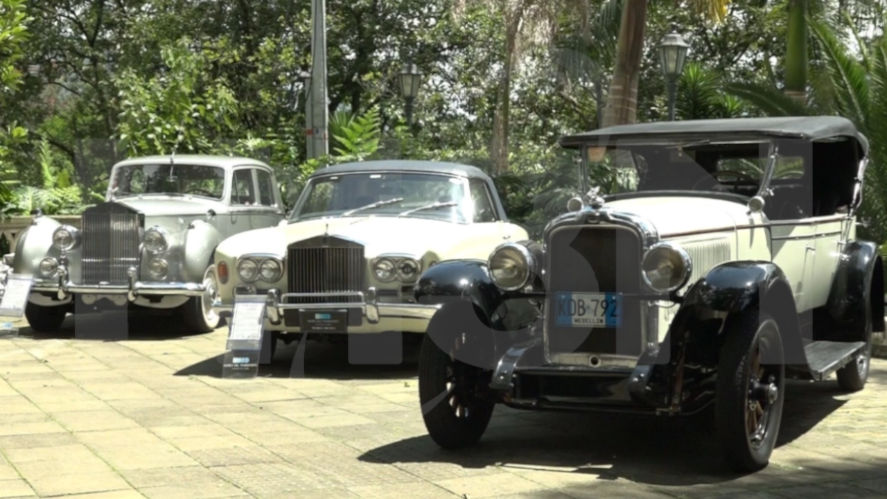 '30 Años en Movimiento': una exhibición de vehículos clásicos que recorre la evolución del transporte en Medellín