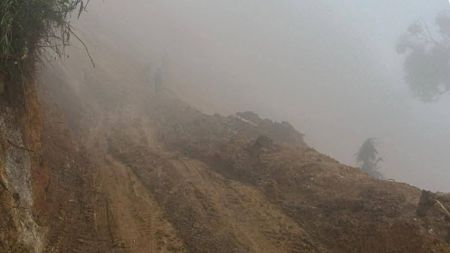 A lo "Rutas Extremas" y al borde del abismo: así están llegando los conductores al municipio de Betulia