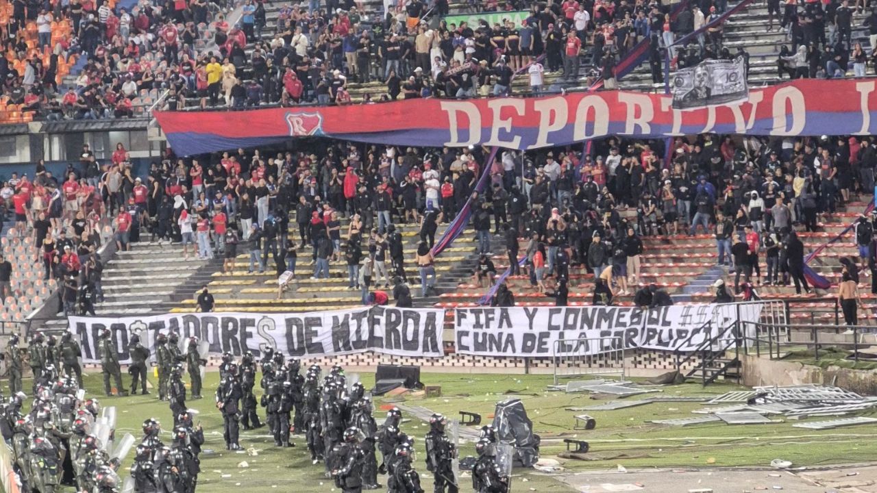 Desmanes en el Atanasio