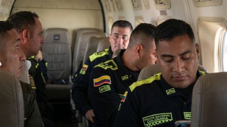 VIDEO: Avión de la policía iba a despegar y los despidieron con ráfagas de fusil; hay uniformados heridos Ataque a avión de la policía