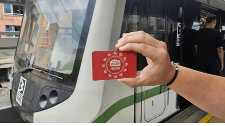 Ya está disponible la tarjeta cívica conmemorativa de Maluma en Medellín Diseno pagina Lau 4