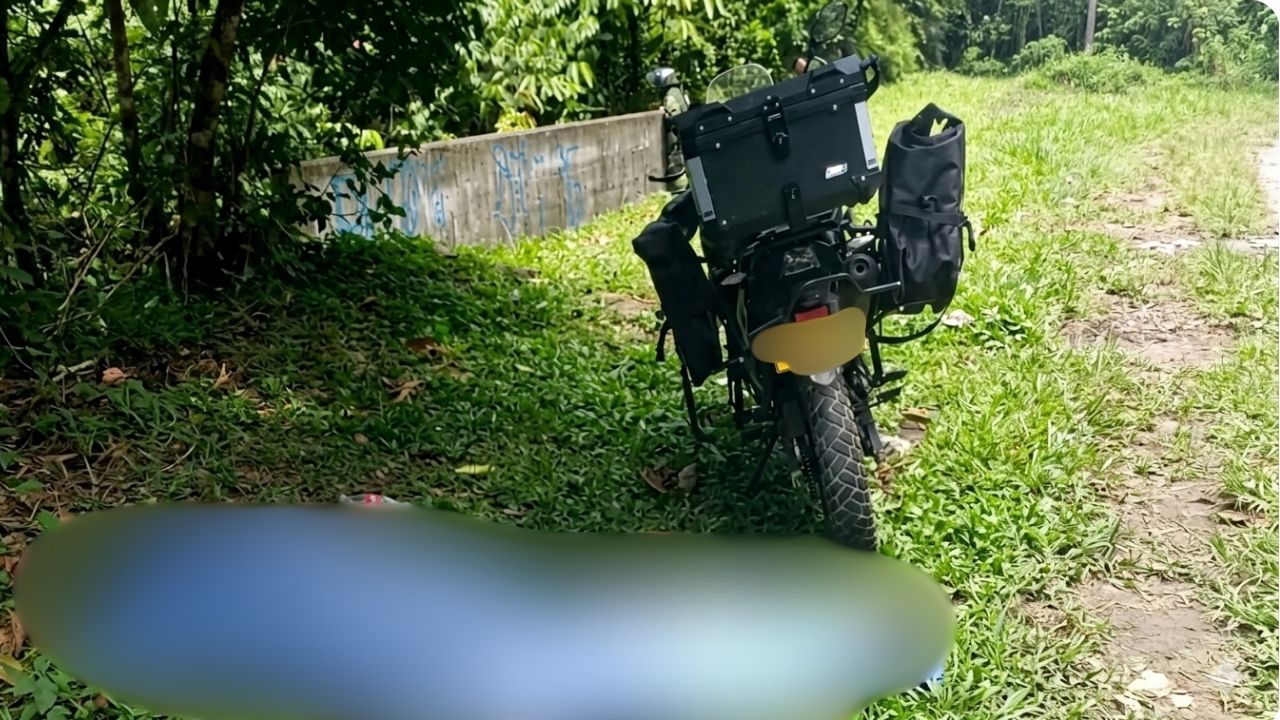 La moto permanecía a un lado su cuerpo: el hombre fue hallado sin vida en San Luis