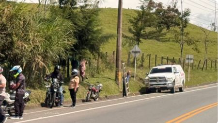 ¿Se quitó la vida? Autoridades hallan un cuerpo en vía El Carmen de Viboral