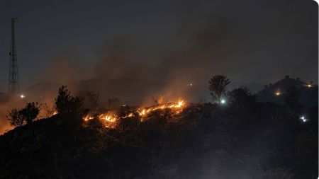 Incendio forestal de gran magnitud consume el cerro Loma Hermosa en el noroccidente de Medellín