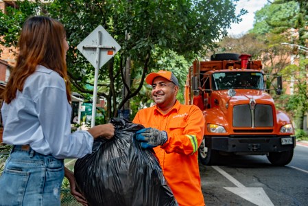 ¡Atención! Cambian los horarios de recolección de basura en Popular, Santa Cruz, Manrique y Aranjuez JOV 7304.jpg