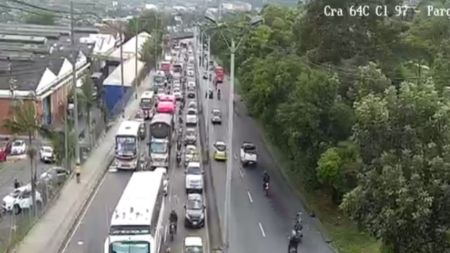 Un siniestro vial genera movilidad reducida en la Autopista Norte a la altura del Parque Juanes
