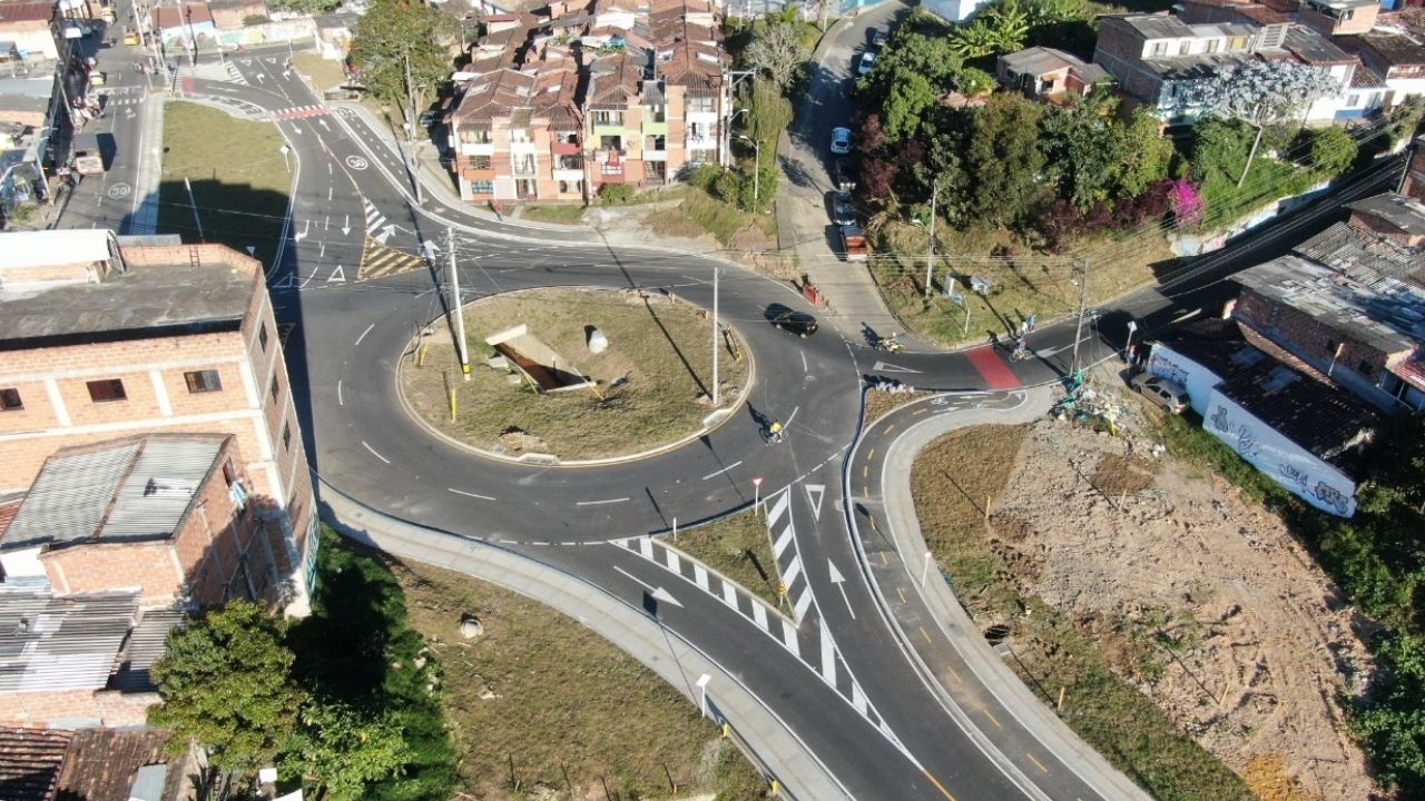 Pararon las obras viales en el Oriente: Más de 120 mil millones de pesos están "congelados"