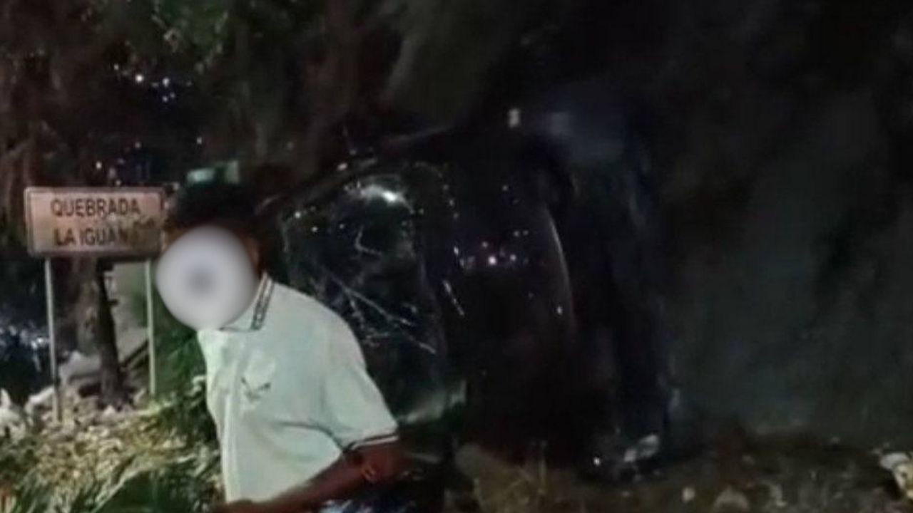 Un carro volcado abajo del Túnel de Occidente en Medellín dejó varias personas lesionadas