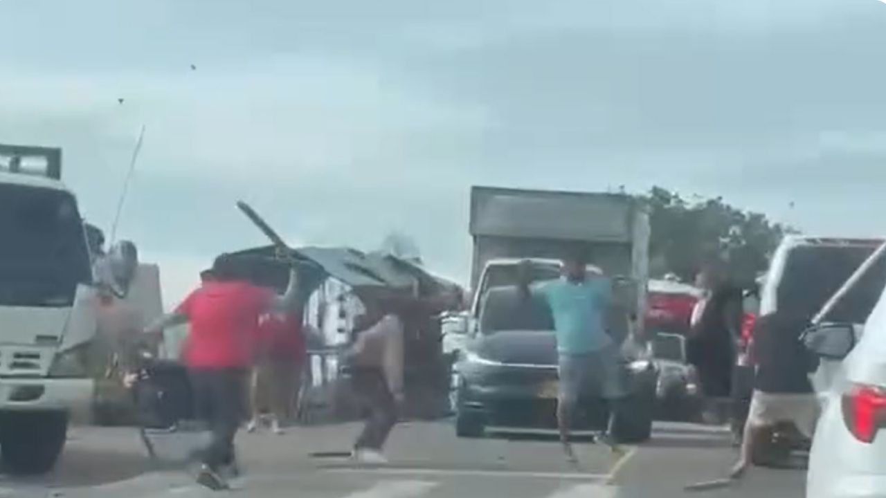 Varias personas se enfrentaron a "palazos" en la vía Marinilla - El Peñol