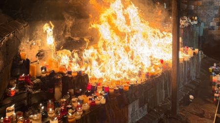 ¿Otra vez por una vela? Se volvió a incendiar el santuario de la Rosa Mística en El Poblado ¿Otra vez por una vela? Se volvió a incendiar el santuario de la Rosa Mística en El Poblado