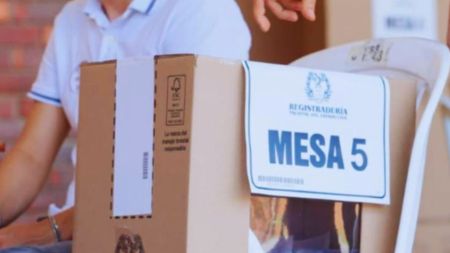 Reportan congestión por traslado de mesas en puesto de votación de Medellín Reportan congestión por traslado de mesas en puesto de votación de Medellín