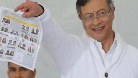 MOE y Procuraduría se pronuncian luego de que Petro mostrara su voto frente a las cámaras MOE y Procuraduría se pronuncian luego de la que Petro mostrara su voto frente a las cámaras