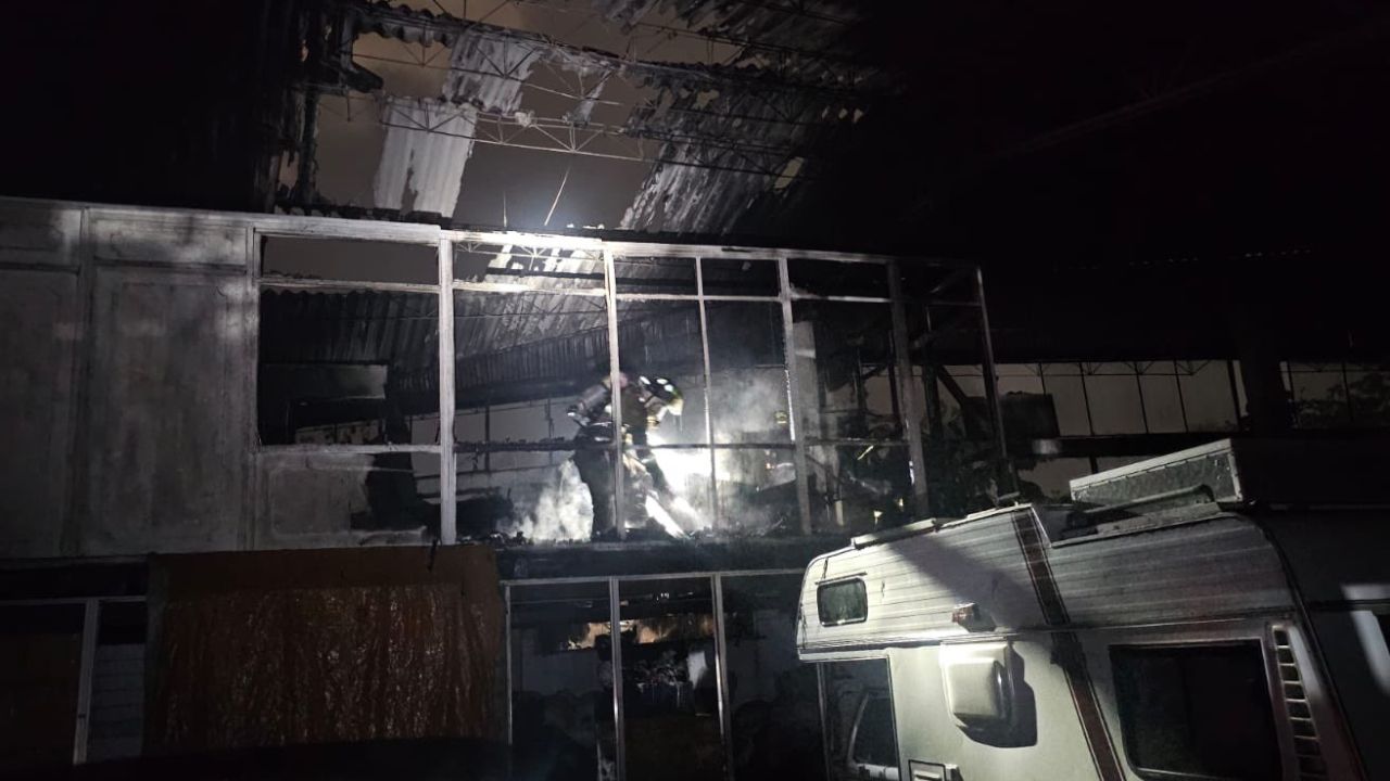 ¿Se sabe que lo generó? Reportan incendio en una bodega de reciclaje en el barrio Robledo