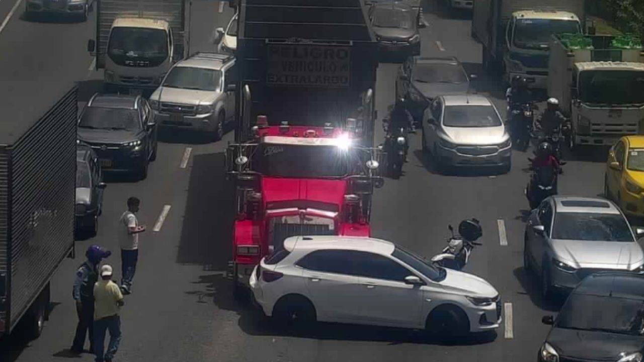 Reportan movilidad reducida en la Autopista Sur a la altura del Puente Guayaquil por un siniestro vial