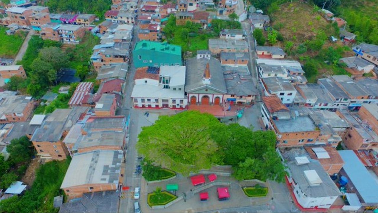 Un menor de edad murió y dos cabecillas del Frente 36 quedaron heridos en combates en Briceño