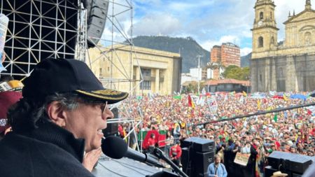 "Ya no estoy hablando de hipótesis": Gustavo Petro afirma que explosivos usados en el los últimos ataques terroristas, vienen de Chile y Ecuador