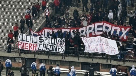 Cancelan el partido del Medellín ante Flamengo por desmanes luego de protesta de la hinchada del DIM