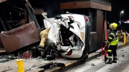 Choque contra caseta de peaje provocó cierre temporal del Túnel de Oriente