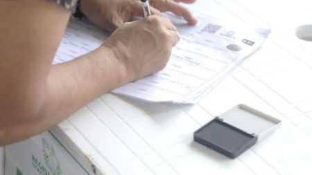 Jornada electoral en el exterior arrancó con mucha gente; denuncian largas filas en los consulados