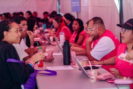 Más de 25 empresas llegan a Guayabal con vacantes y contratación en sitio para jóvenes