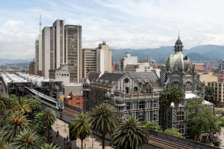 9 de cada 10 paisas sienten orgullo por Medellín: suben los indicadores de confianza y convivencia 9 de cada 10 paisas sienten orgullo por Medellín: suben los indicadores de confianza y convivencia