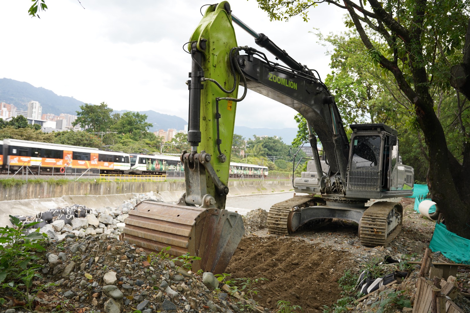 Están interviniendo las quebradas en el Valle de Aburrá para evitar inundaciones; conozca cuáles son 2 Río Medellín