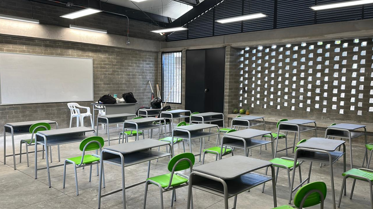 Escuela en Turbo remodelada 