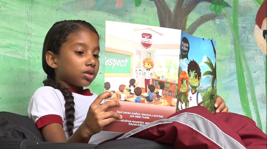 “Convive con Juana la Iguana”, la iniciativa que está enamorando a cientos de niños de la lectura en Medellín