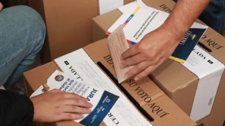 ¿Fraude en las urnas? Denuncian irregularidades en varios puestos de votación de El Poblado ¿Fraude en las urnas? Denuncian irregularidades en varios puestos de votación de El Poblado