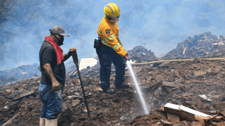 Incendio incontrolable: autoridades de Bello continúan mitigando quema en Potrerito