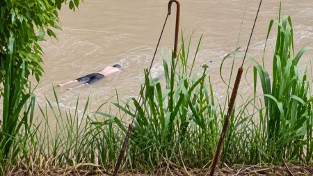 Lo habrían matado con arma blanca: hallan cuerpo flotando en un río en Andes Cuerpo en río San Juan