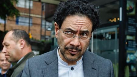 Iván Cepeda bloqueó a importante canal de televisión de sus redes sociales: ¿hay censura?