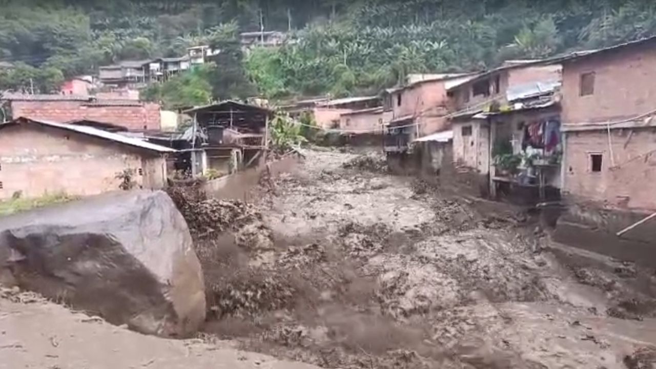 Emergencia en Andes por desbordamiento de la quebrada Santa Bárbara