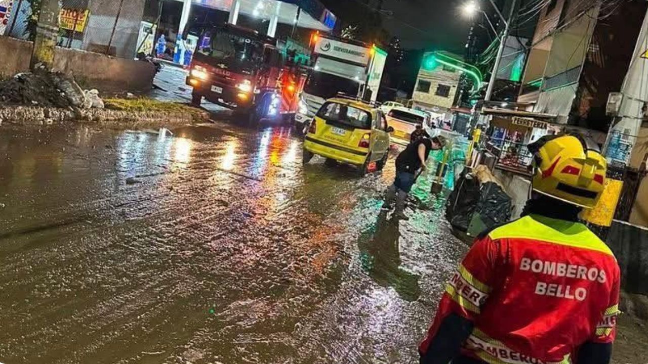 El aguacero en Bello colapsó los desagües y dejó varias calles inundadas