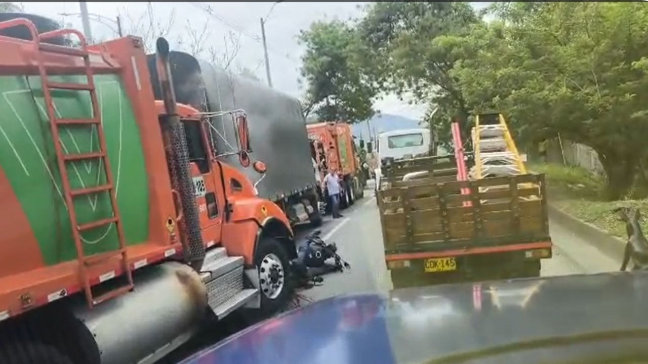 Accidente en vía a Barbosa deja un motociclista fallecido y congestión en el norte del Valle de Aburrá