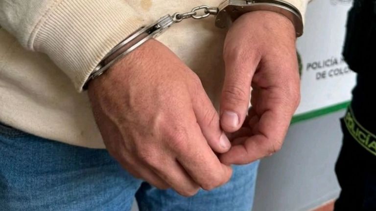 Capturan en Laureles a presunto integrante de la banda ‘Cota 905’ buscado por la Interpol Capturan presunto feminicida en El Ajizal de Itagüí: víctima habría fallecido luego de riña de pareja
