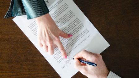 Retrasaron la audiencia en que responderían por presunta corrupción en contratos algunos exfuncionarios públicos