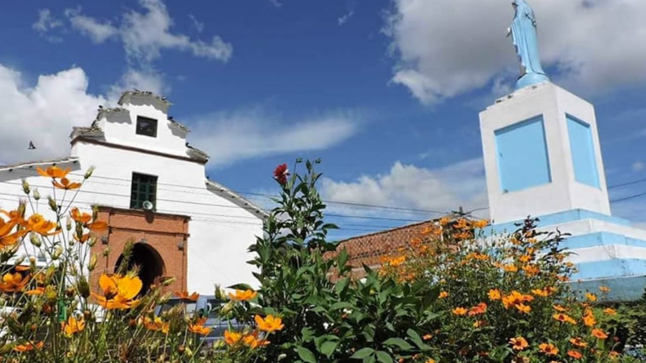 Misa de desagravio en Guarne: Iglesia Católica repara espiritualmente templo parroquial luego de ser al parecer profanada con contenido erótico