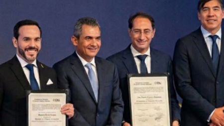 Oficial: Abelardo de la Espriella y José Manuel Restrepo reciben credenciales como presidente y vicepresidente electos de Colombia