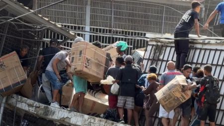 Comercios en ruinas y saqueos: el panorama en La Guaira, Venezuela