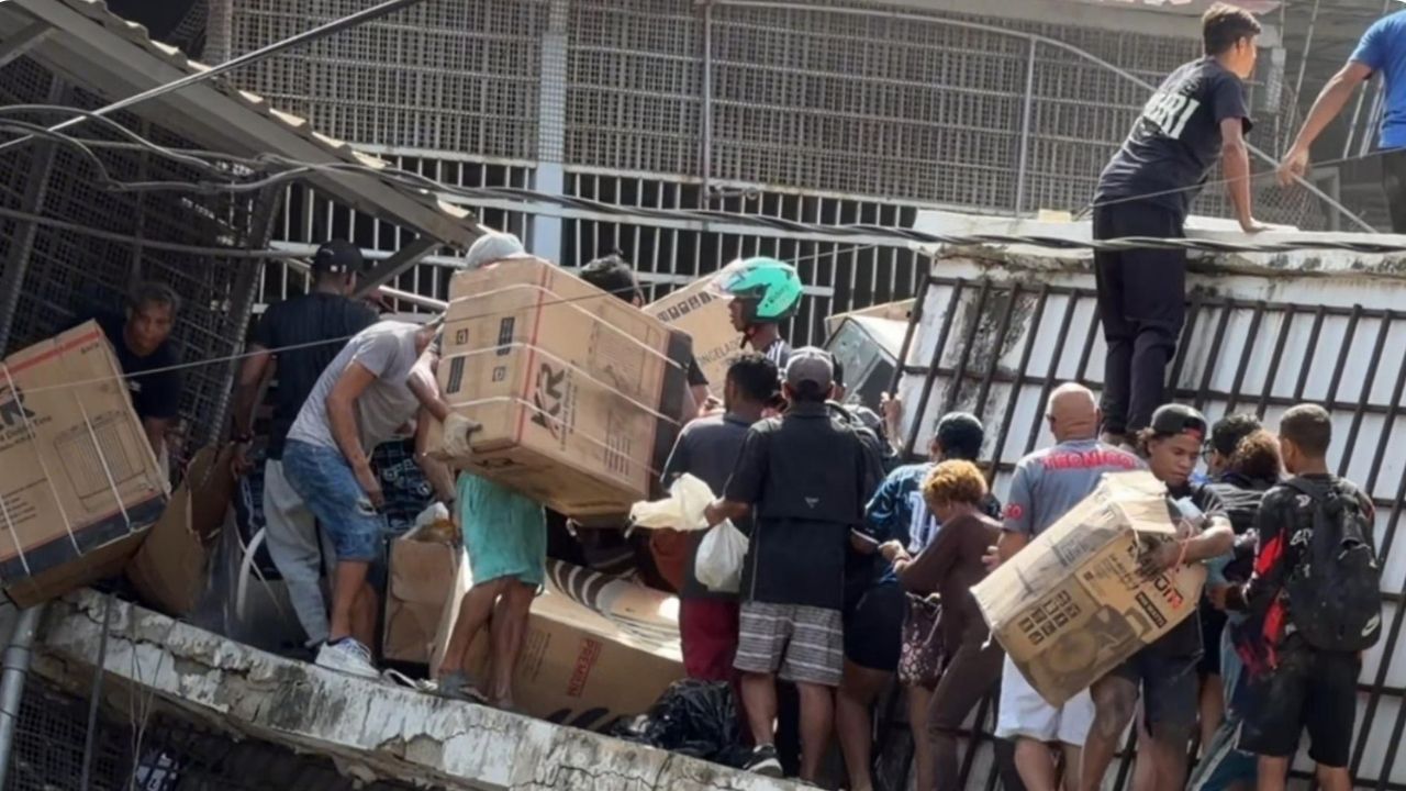 Comercios en ruinas y saqueos: el panorama en La Guaira, Venezuela